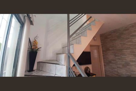 Acesso aos Quartos de cima de casa para alugar com 3 quartos, 110m² em Jaguaribe, Osasco