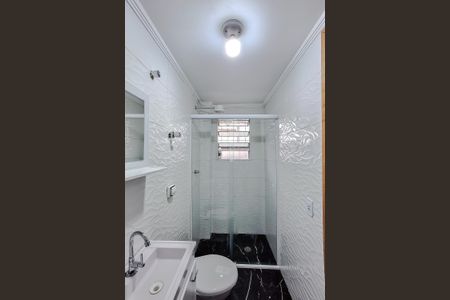 Banheiro de kitnet/studio para alugar com 1 quarto, 23m² em Sé, São Paulo