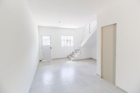 Sala de casa para alugar com 2 quartos, 75m² em Jardim California, Barueri