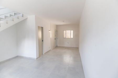 Sala de casa para alugar com 2 quartos, 75m² em Jardim California, Barueri