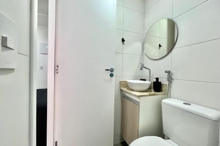 Banheiro de kitnet/studio para alugar com 1 quarto, 18m² em Vila Santa Catarina, São Paulo