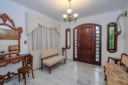 Casa para alugar com 4 quartos, 240m² em Santa Cecília, Porto Alegre