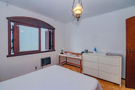 Casa para alugar com 4 quartos, 240m² em Santa Cecília, Porto Alegre