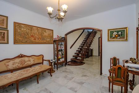 Casa para alugar com 4 quartos, 240m² em Santa Cecília, Porto Alegre