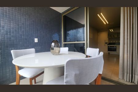 Sala - varanda de apartamento para alugar com 1 quarto, 50m² em Ondina, Salvador