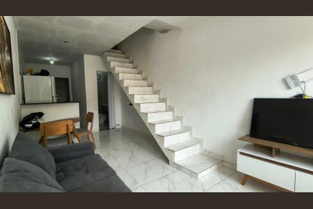 Sala de casa de condomínio para alugar com 2 quartos, 100m² em Vargem Pequena, Rio de Janeiro