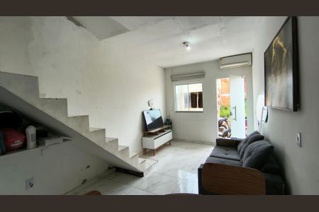 Sala de casa de condomínio para alugar com 2 quartos, 100m² em Vargem Pequena, Rio de Janeiro