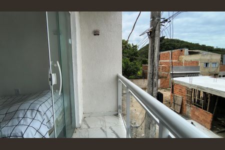Sacada do Quarto 1 de casa de condomínio para alugar com 2 quartos, 100m² em Vargem Pequena, Rio de Janeiro