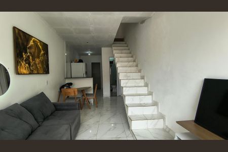 Sala de casa de condomínio para alugar com 2 quartos, 100m² em Vargem Pequena, Rio de Janeiro