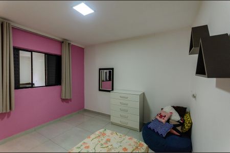 Quarto 1 de casa para alugar com 3 quartos, 366m² em Vila Zat, São Paulo