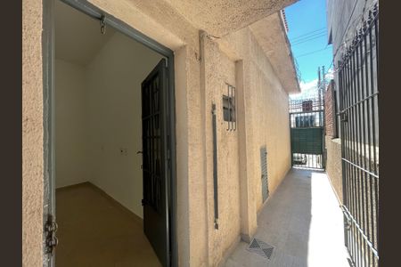 Corredor externo de kitnet/studio para alugar com 1 quarto, 28m² em Jardim Rosa de Franca, Guarulhos