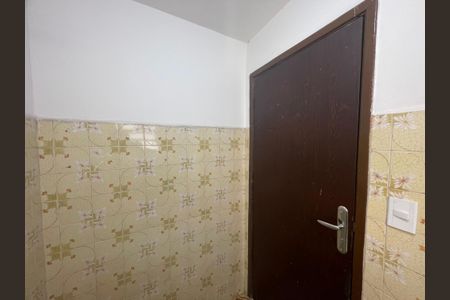 Banheiro de kitnet/studio para alugar com 1 quarto, 28m² em Jardim Rosa de Franca, Guarulhos