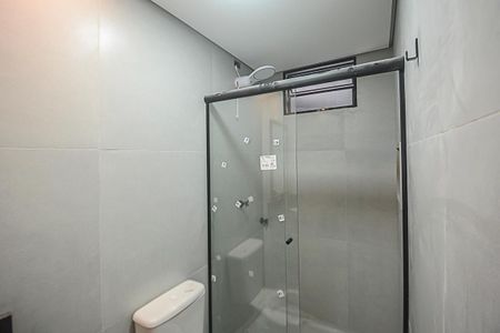 Banheiro de kitnet/studio para alugar com 1 quarto, 32m² em Jardim do Mar, São Bernardo do Campo