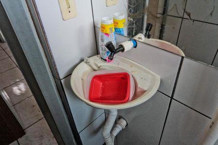 Banheiro de kitnet/studio para alugar com 1 quarto, 17m² em Vila Boaçava, São Paulo