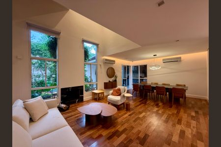 Sala de casa de condomínio à venda com 4 quartos, 280m² em Santo Amaro, São Paulo