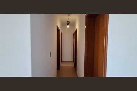 Corredor de apartamento para alugar com 3 quartos, 110m² em Rudge Ramos, São Bernardo do Campo