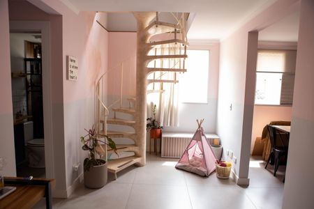 Entrada - Escada acesso ao segundo andar de apartamento à venda com 2 quartos, 115m² em Cidade dos Bandeirantes, São Paulo