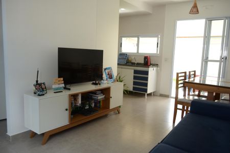 Sala de casa de condomínio para alugar com 2 quartos, 70m² em Chácara Faggion, Suzano