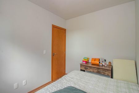 Quarto 1 de apartamento para alugar com 2 quartos, 60m² em Humaitá, Porto Alegre