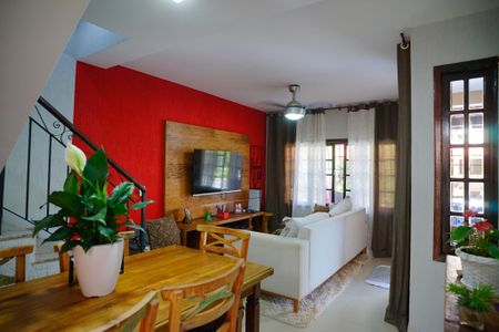 Sala de casa de condomínio à venda com 3 quartos, 80m² em Itaipu, Niterói