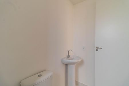 Banheiro da Suíte de apartamento para alugar com 1 quarto, 26m² em Parque Industrial Tomas Edson, São Paulo