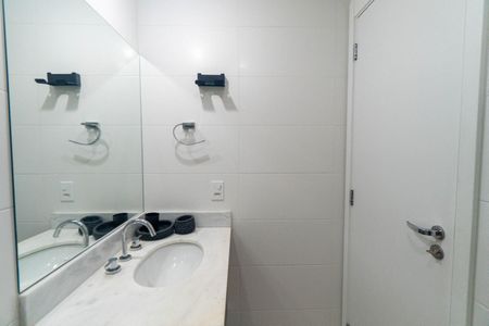 Banheiro de kitnet/studio para alugar com 1 quarto, 30m² em Mirandópolis, São Paulo