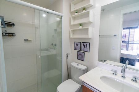 Banheiro de kitnet/studio para alugar com 1 quarto, 30m² em Mirandópolis, São Paulo