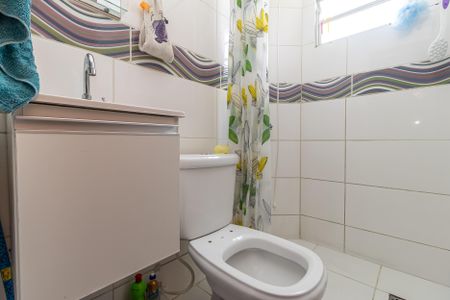 Banheiro de casa à venda com 2 quartos, 55m² em Piratininga, Belo Horizonte