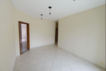 Apartamento para alugar com 3 quartos, 85m² em Vila Iapi, Taubaté