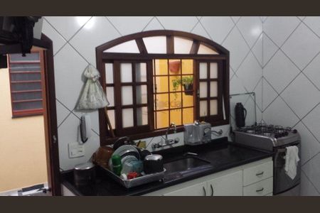 Casa à venda com 3 quartos, 220m² em Jardim Nice, São Paulo