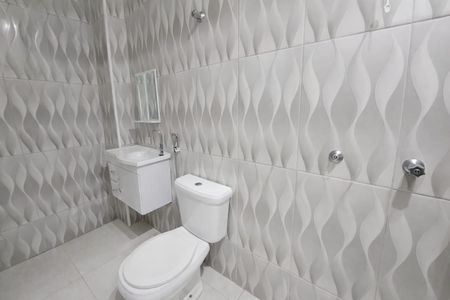 Banheiro de casa para alugar com 1 quarto, 60m² em Rochdale, Osasco