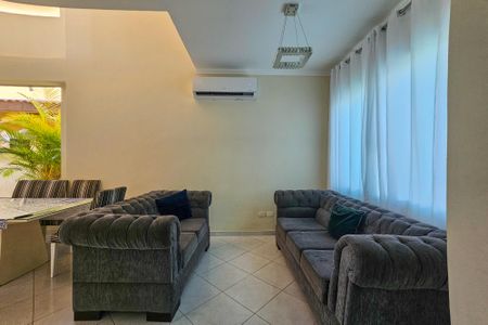 Sala de casa de condomínio para alugar com 3 quartos, 210m² em Bal Pernambuco, Guarujá