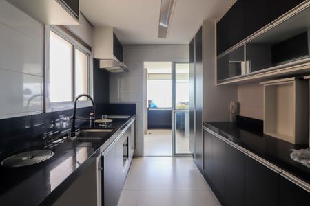 Cozinha de apartamento para alugar com 3 quartos, 171m² em Jardim Arpoador, São Paulo