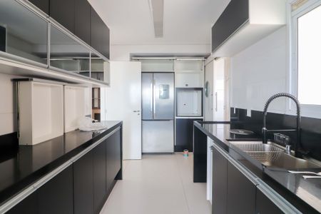 Cozinha de apartamento para alugar com 3 quartos, 171m² em Jardim Arpoador, São Paulo