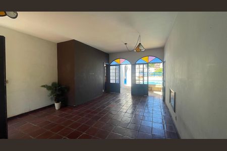 Sala de casa para alugar com 6 quartos, 456m² em Jardim Guanabara, Rio de Janeiro