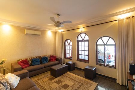 Sala de casa à venda com 3 quartos, 250m² em Jardim Yeda, Campinas