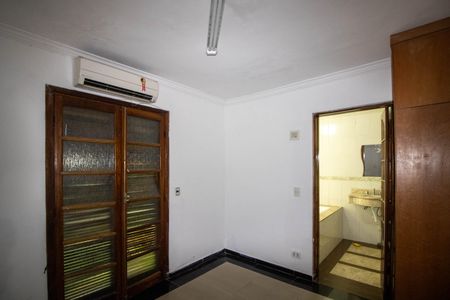 Suíte de casa à venda com 1 quarto, 230m² em Chácara Agrindus, Taboão da Serra