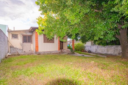 Fachada de casa à venda com 1 quarto, 100m² em Olaria, Canoas