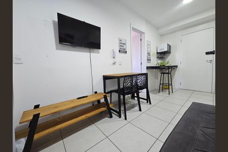 Sala de kitnet/studio para alugar com 1 quarto, 28m² em Jardim Caravelas, São Paulo