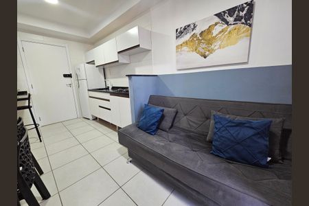 Sala de kitnet/studio para alugar com 1 quarto, 28m² em Jardim Caravelas, São Paulo