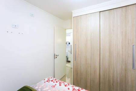 quarto 1 de apartamento à venda com 2 quartos, 48m² em Parque Pinheiros, Taboão da Serra