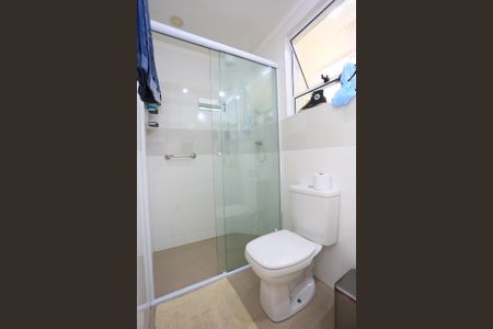 Banheiro de apartamento à venda com 2 quartos, 48m² em Parque Pinheiros, Taboão da Serra