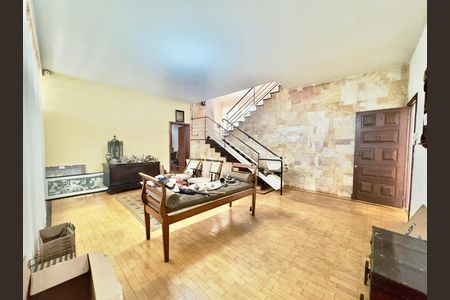 Casa para alugar com 4 quartos, 300m² em Sion, Belo Horizonte