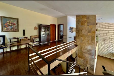 Casa para alugar com 4 quartos, 300m² em Sion, Belo Horizonte