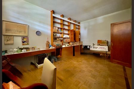 Casa para alugar com 4 quartos, 300m² em Sion, Belo Horizonte