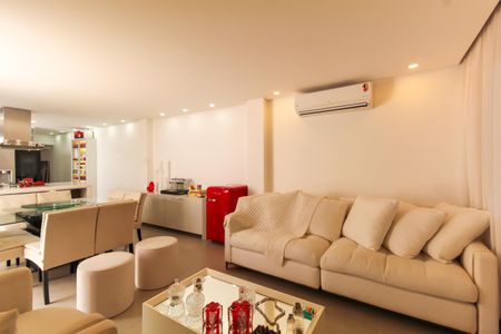 Sala/Cozinha de casa para alugar com 3 quartos, 170m² em Quarta Parada, São Paulo