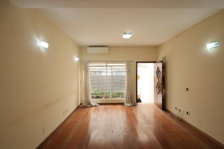 Sala de estar de casa para alugar com 3 quartos, 150m² em Chácara Santo Antônio (zona Sul), São Paulo