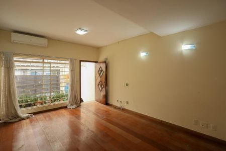 Sala de estar de casa para alugar com 3 quartos, 150m² em Chácara Santo Antônio (zona Sul), São Paulo