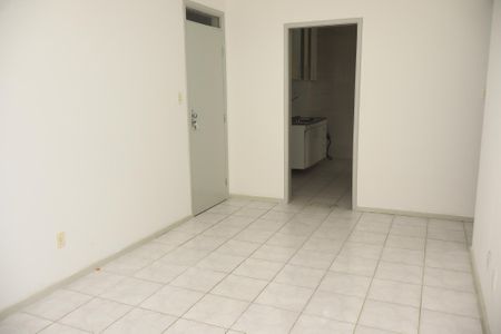 Sala de apartamento para alugar com 2 quartos, 78m² em Jardim Armação, Salvador