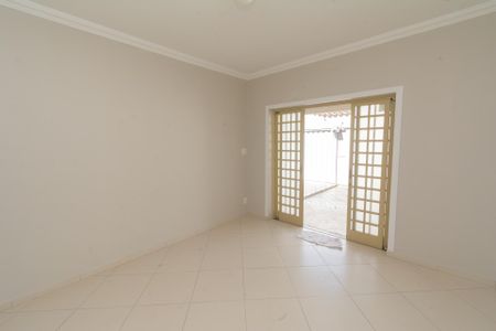 Sala de casa à venda com 3 quartos, 250m² em Santa Helena, Belo Horizonte
